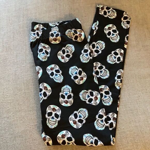 No Boundaries NWT Ankle Leggings with Scull Pattern. Size Med. - Picture 1 of 4